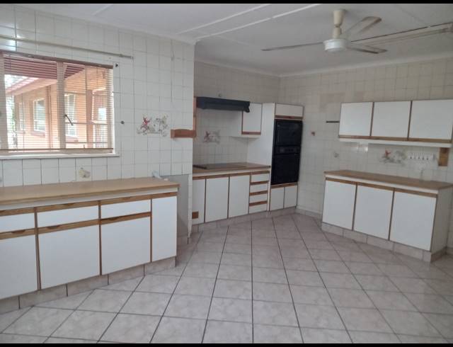4 BEDROOM FREEHOLD TO LET IN TARLTON